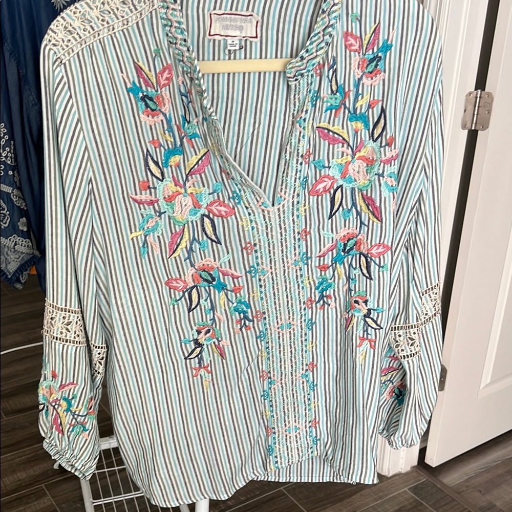 Johnny Was White and Blue Floral Embroidered Mandarin Collar Blouse